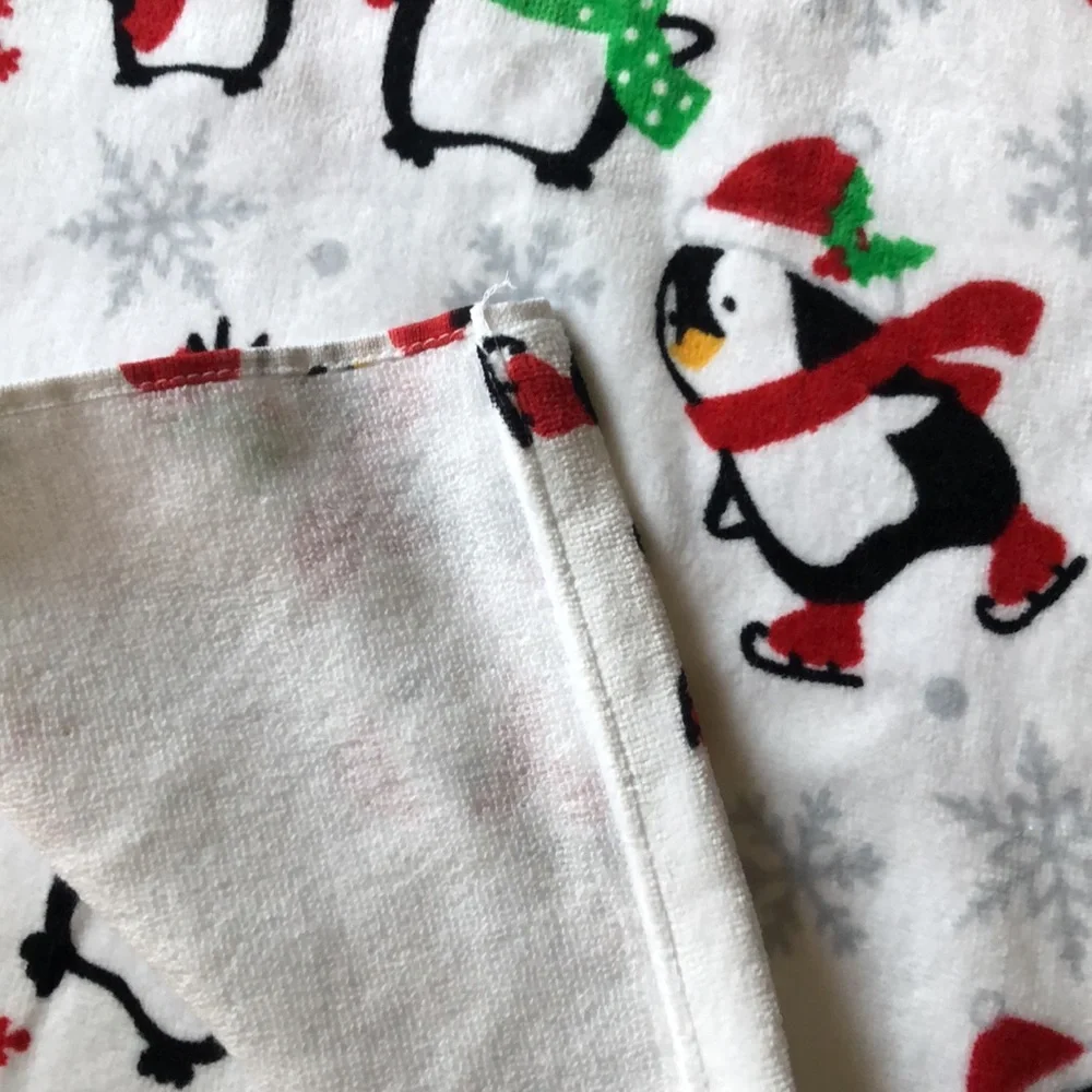 Christmas Holiday Winter PENGUINS Bath Towels